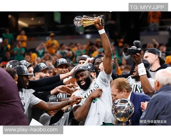 杰伦布朗首节狂砍16分全场19中13砍下32分引领球队胜利